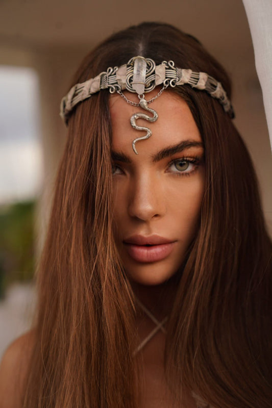 tiara boho con serpiente plateada | tiara espiritual con piedra lunar