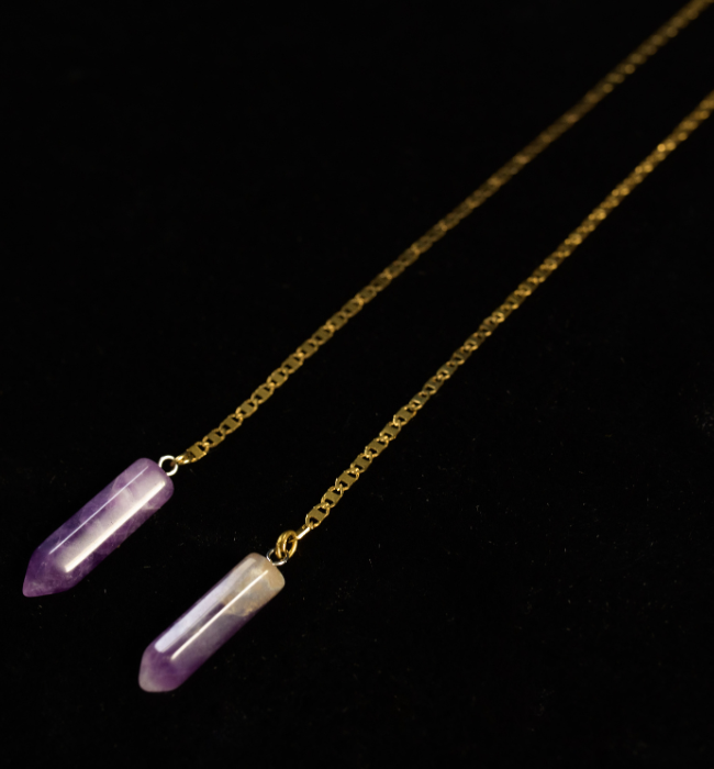 Cadena facial hecha a mano chapada en oro con piedras de cuarzo amatista