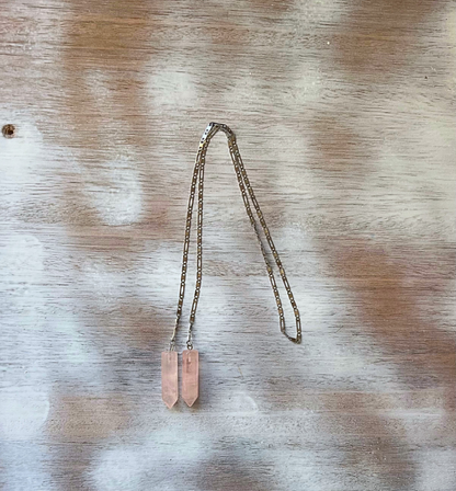 Cadena facial boho/ Artesanal cuarzo rosa