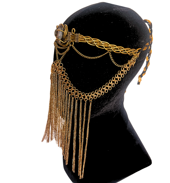 Tiara mascara cadenas artesanal/ Dorado y cuarzo aura
