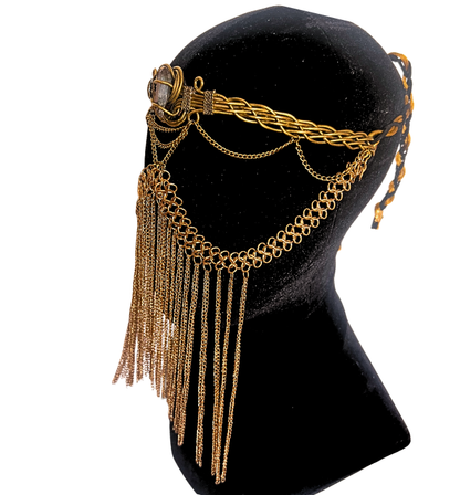 Tiara mascara cadenas artesanal/ Dorado y cuarzo aura