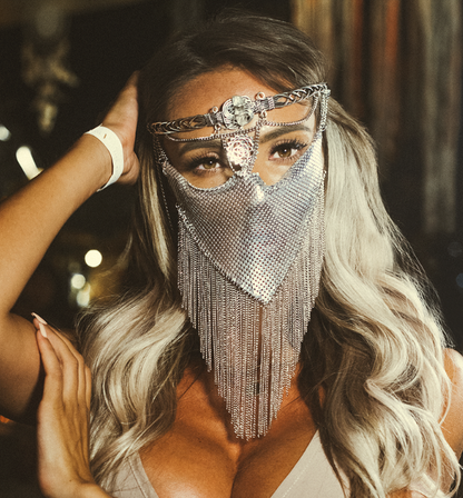 Tiara mascara plateada cuarzo y mándala flor de la vida