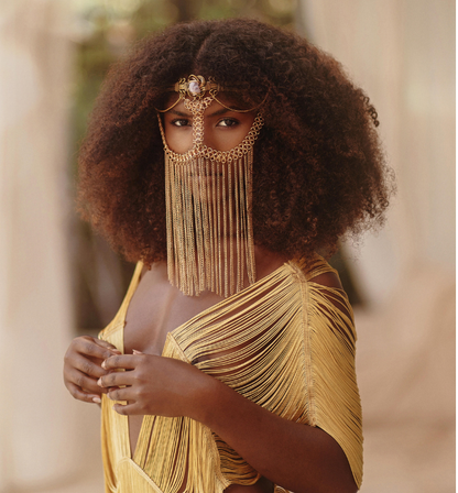 Tiara mascara cadenas artesanal/ Dorado y cuarzo aura